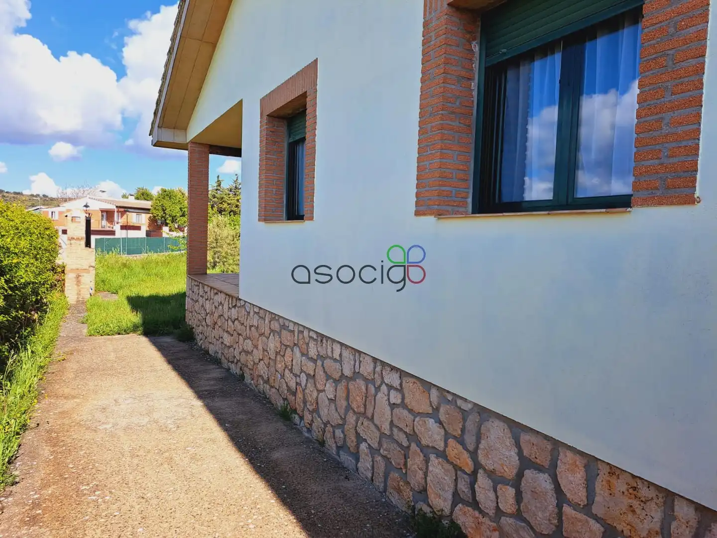 Vista exterior de Casa o chalet en venta en Solanillos del Extremo con Calefacción, Trastero y Piscina