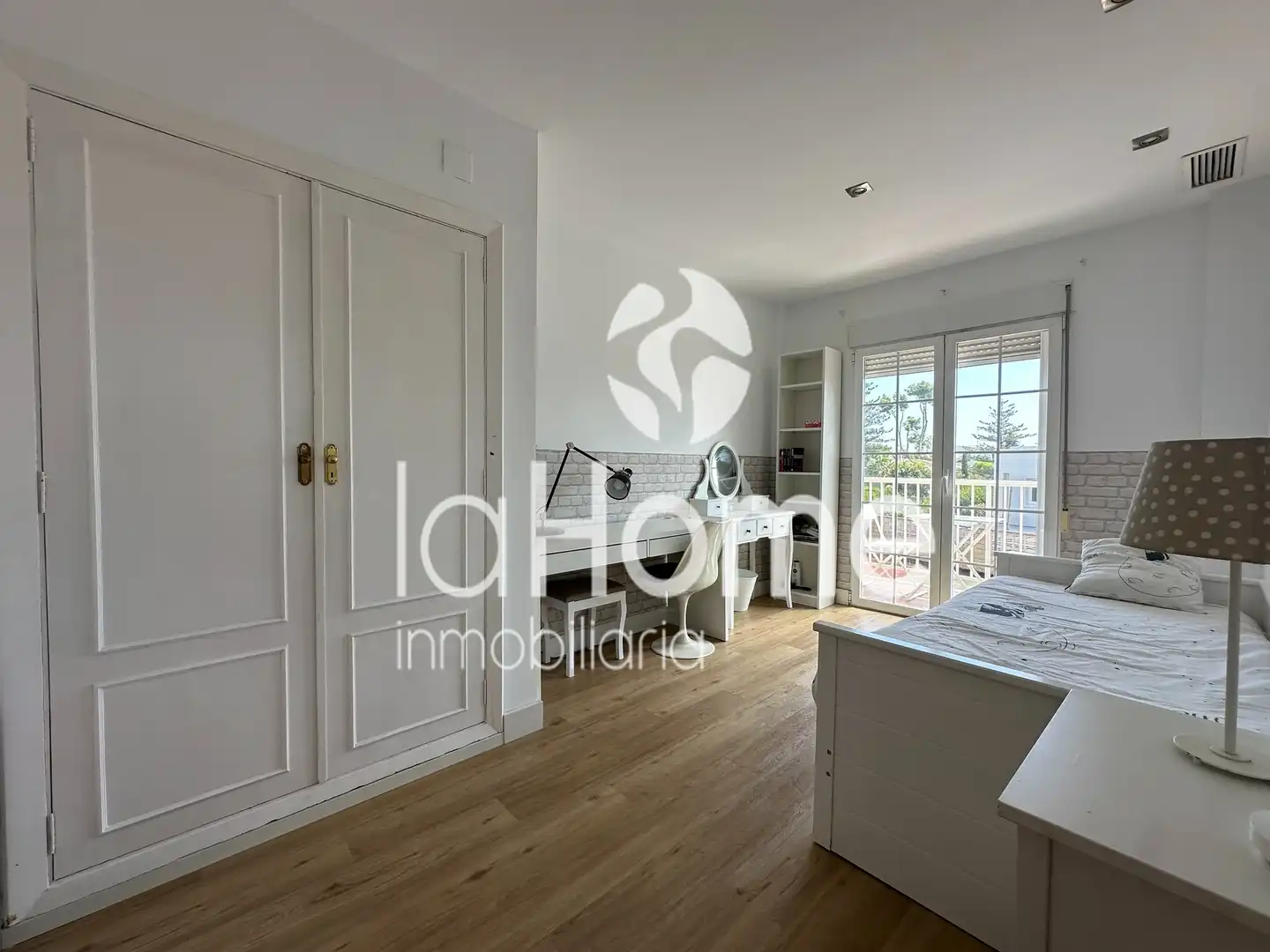 Habitación de Casa o chalet en venta en Paterna con Aire acondicionado, Calefacción y Jardín privado