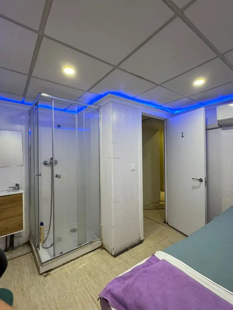 Baño de Local en venta en Madrid con Aire acondicionado, Calefacción y Amueblado