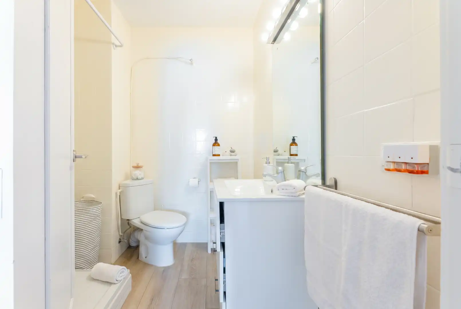 Baño de Piso en venta en Valencia con Calefacción y Balcón