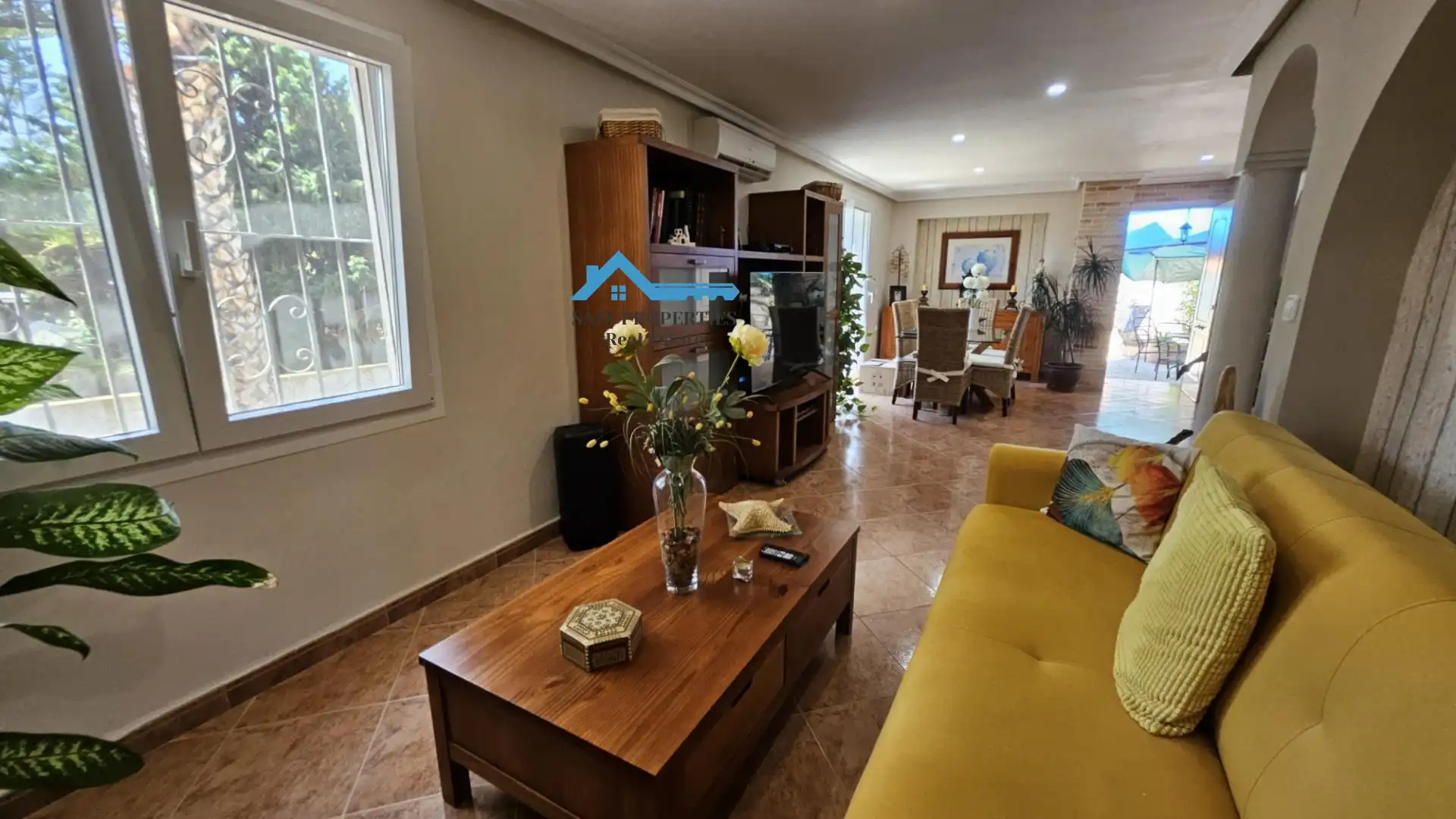 Sala d'estar de Casa o xalet en venda en La Nucia amb Aire condicionat, Calefacció i Jardí privat