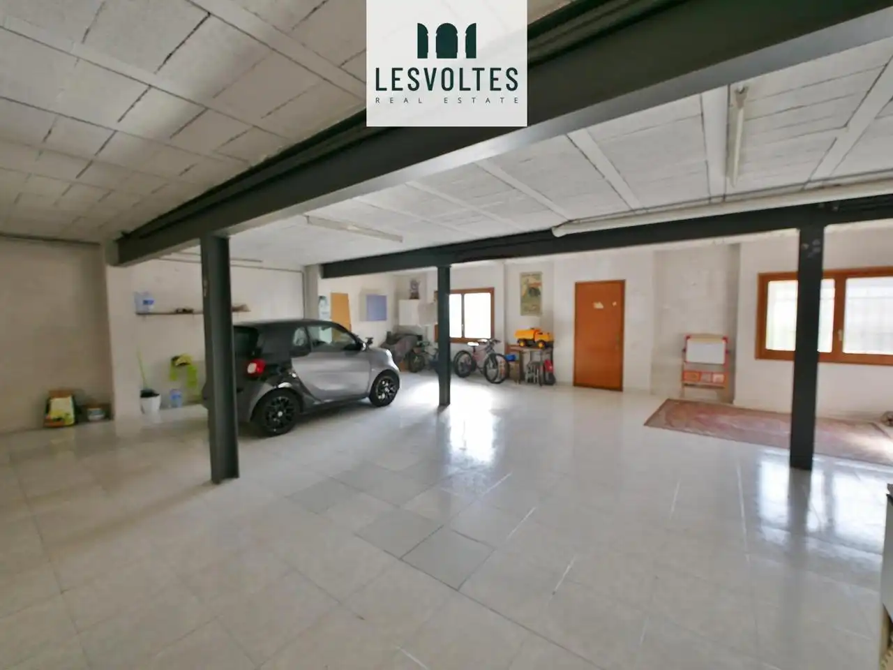 Casa amb terrassa en venda a calle de l'Escut Emporità, imagen 4