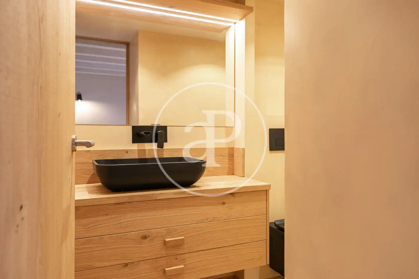 Badezimmer von Wohnung zum Verkauf in Barcelona mit Klimaanlage, Heizung und Terrasse