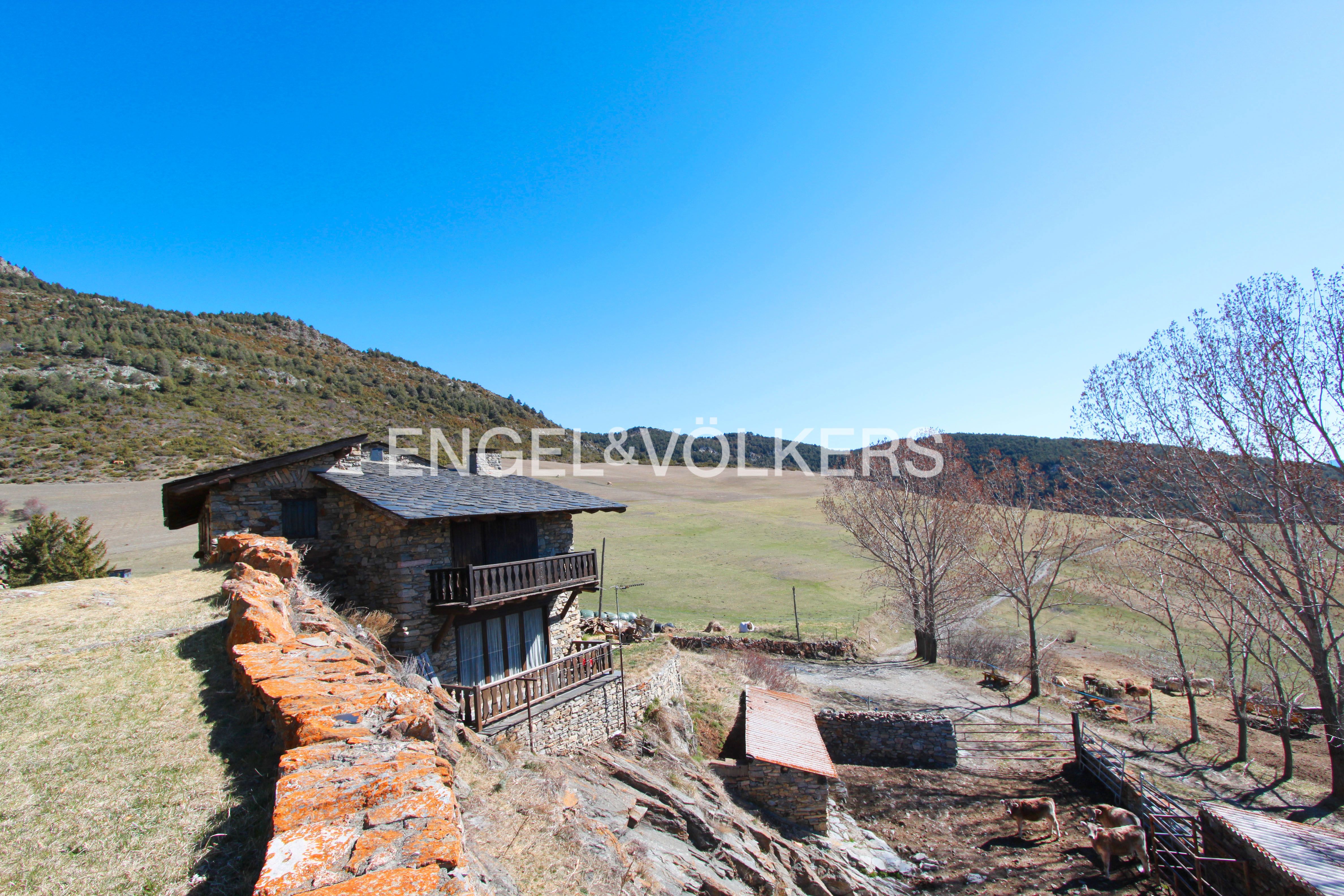 Country house zum verkauf in Prullans mit Heizung, Privatgarten und Parkett
