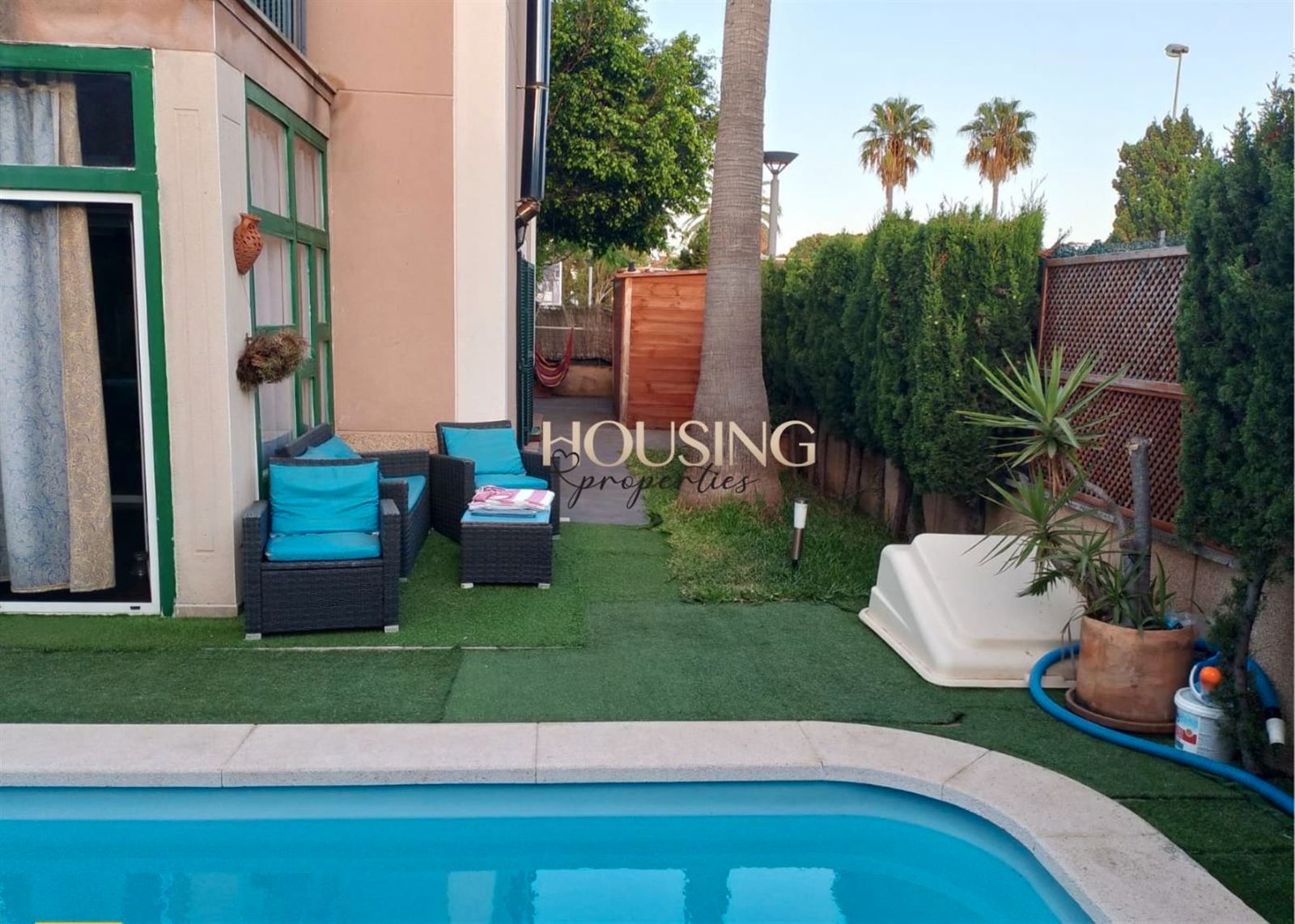 Vista exterior de Casa adosada en venda en Alcúdia amb Terrassa i Piscina