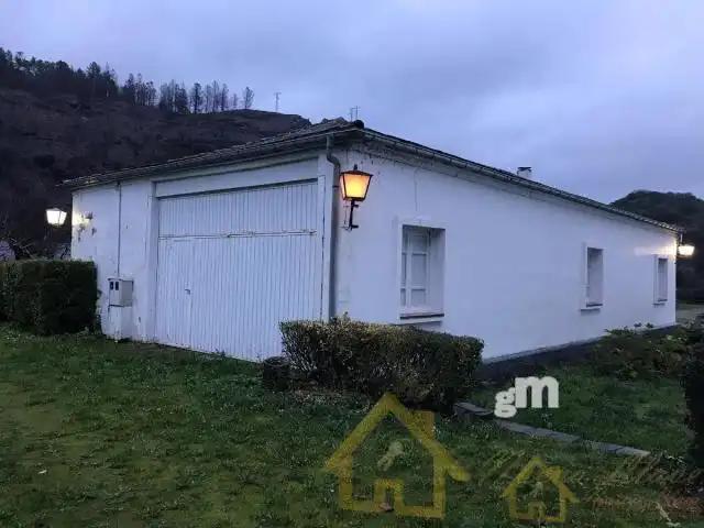 Jardí de Casa o xalet en venda en Quiroga amb Traster, Piscina i Moblat