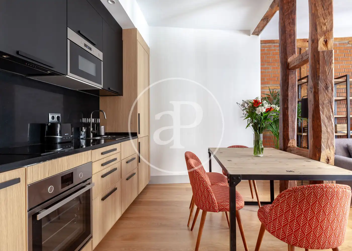 Flat for rent in Calle de Sta. María, Cortes - Huertas
