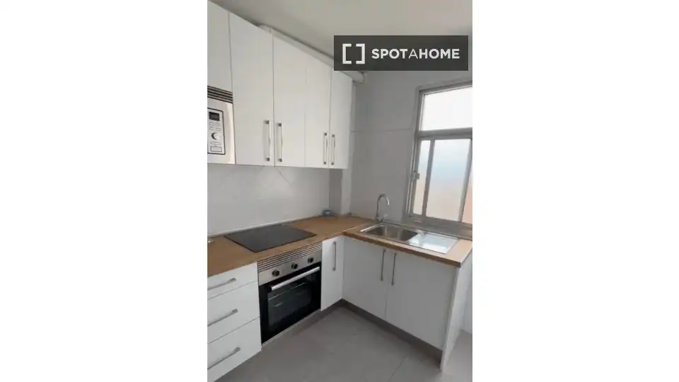 Kitchen of Flat for share in Almería  with Air Conditioner, Heating and Furnished