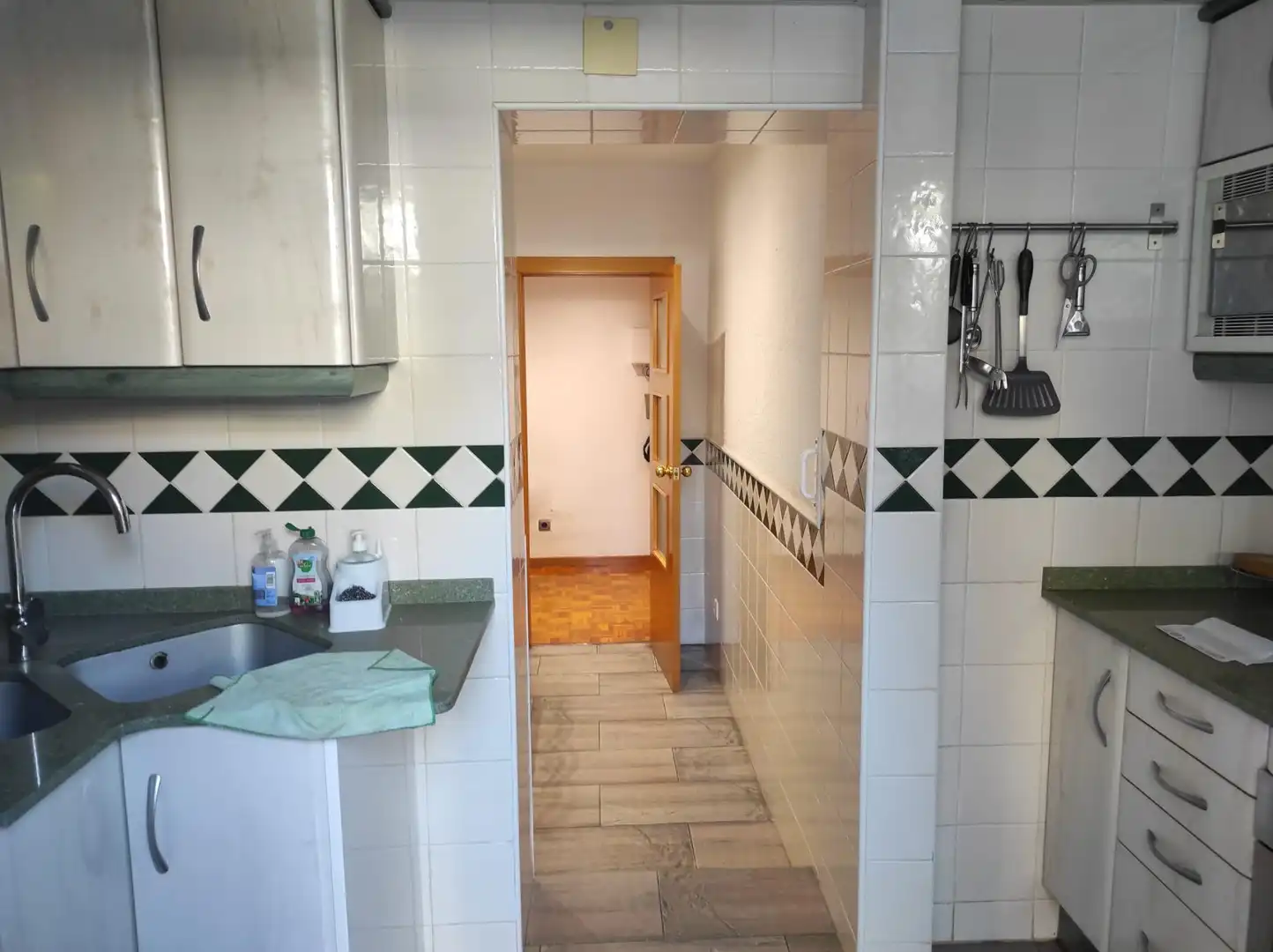 Kitchen of Ground floor for sale in Esplugues de Llobregat  with Air Conditioner, Heating and Parquet flooring