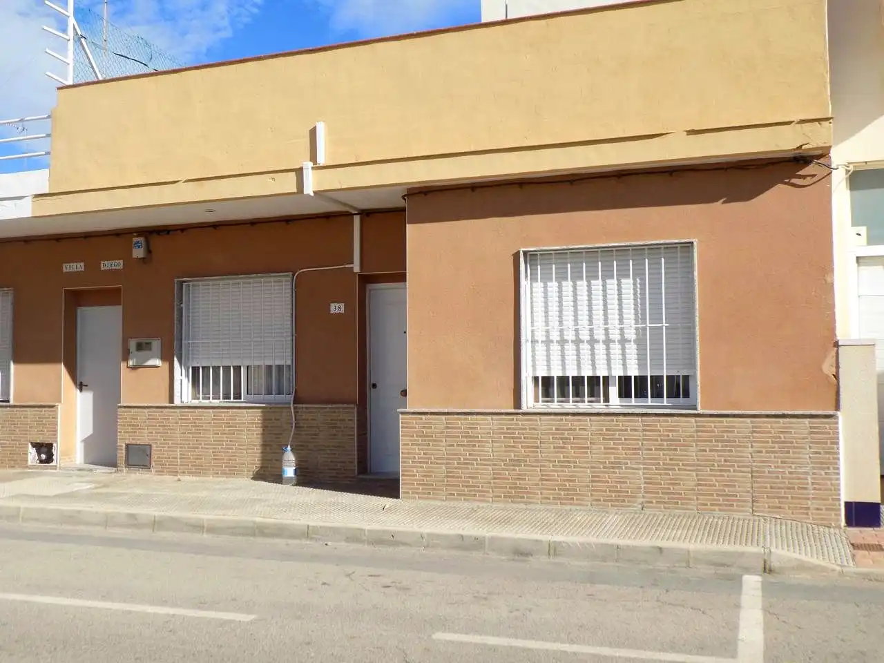 Vista exterior de Casa o xalet en venda en San Pedro del Pinatar amb Terrassa