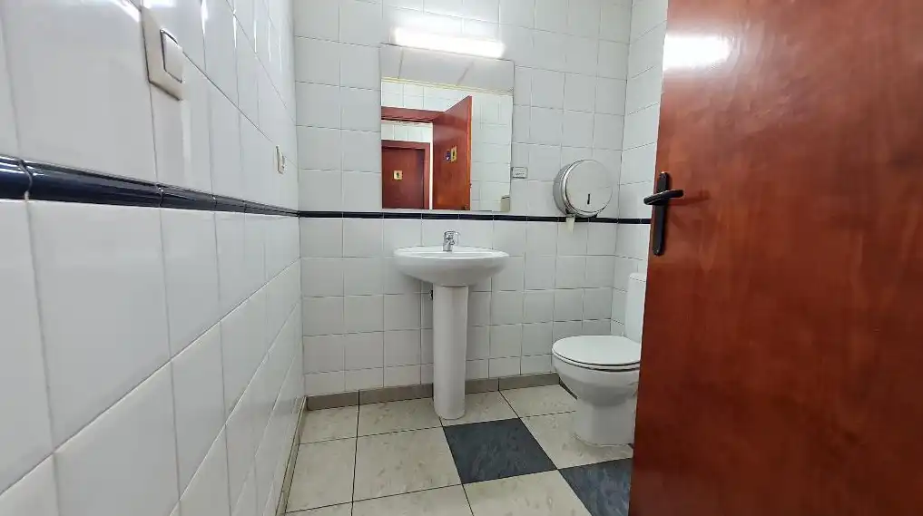 Baño de Local en traspaso en Blanes con Aire acondicionado, Calefacción y Terraza