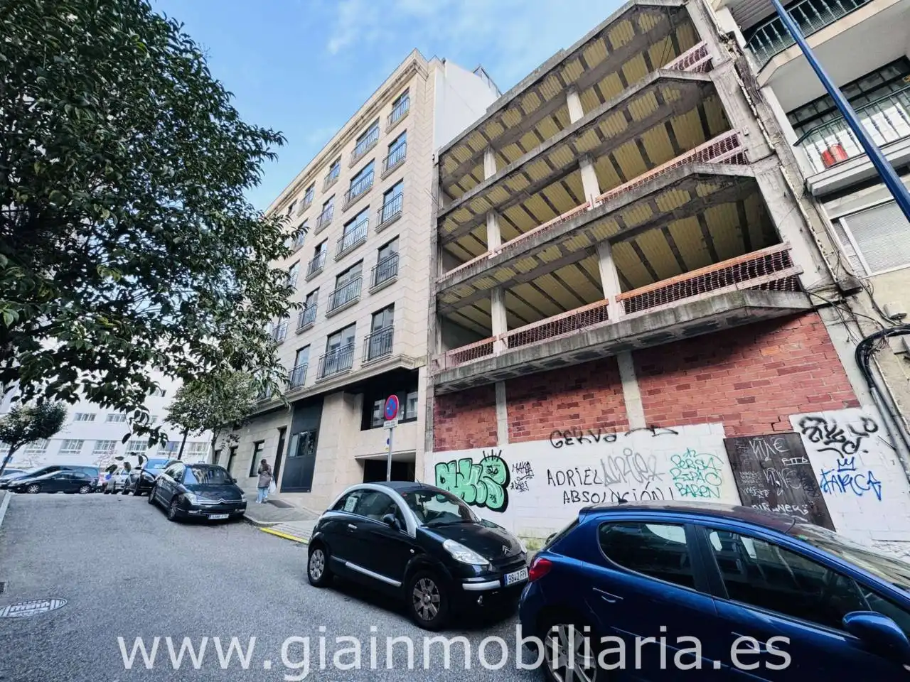 Vista exterior de Edifici en venda en Vigo 