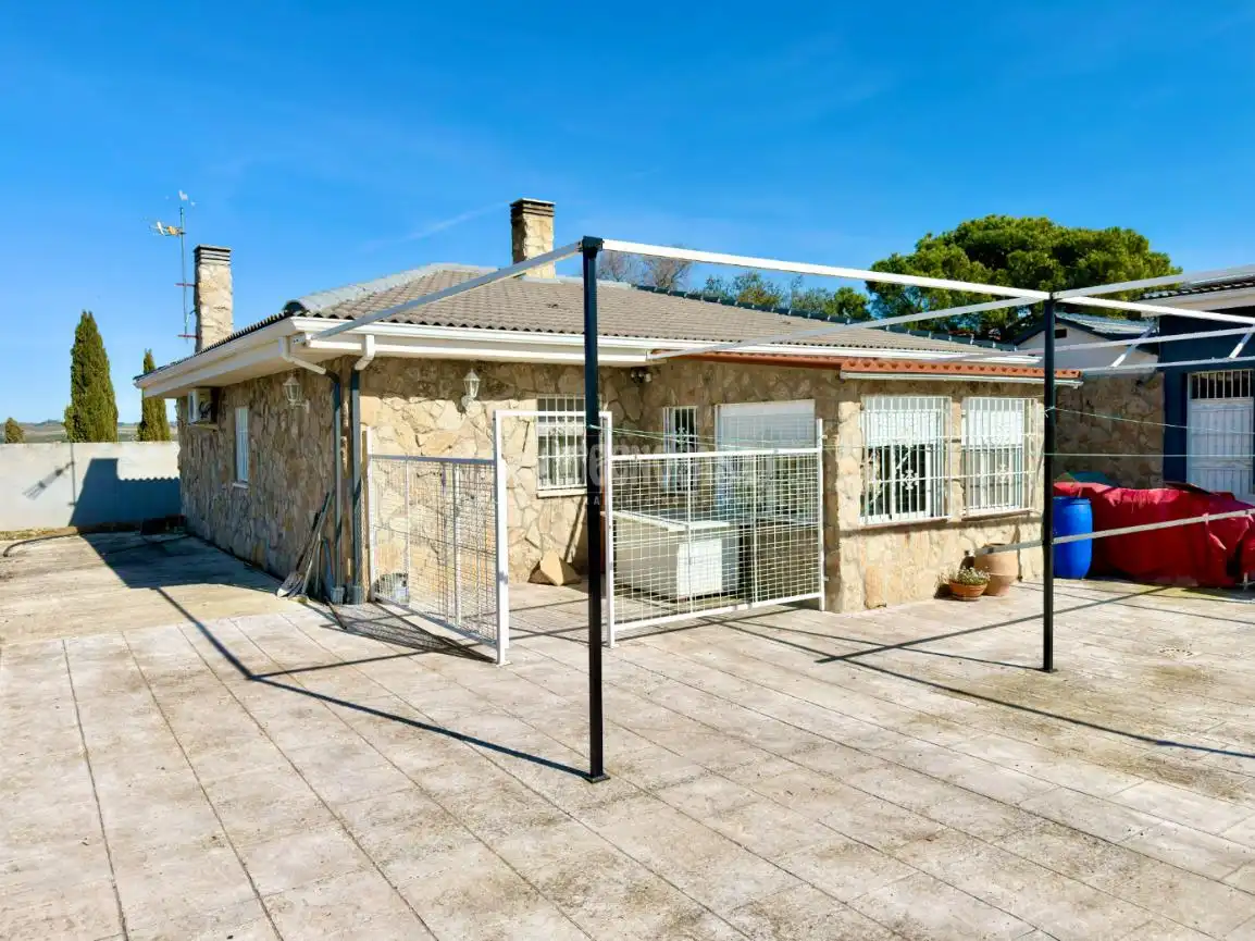 Vista exterior de Casa o chalet en venta en Valdeavero con Calefacción y Piscina