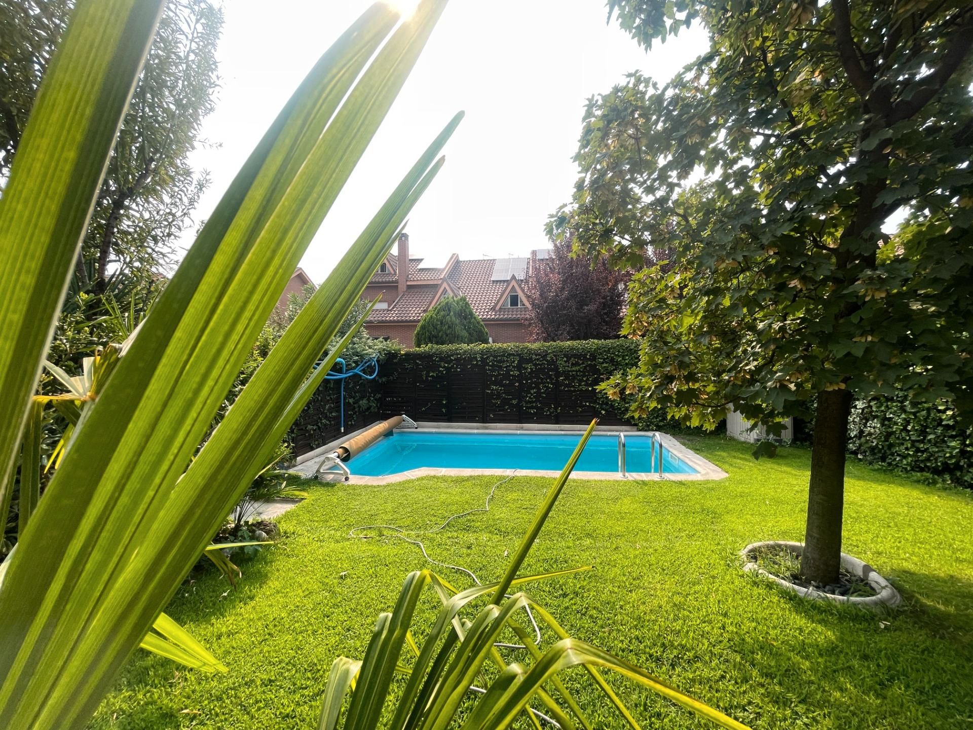 Piscina de Casa adosada en venta en Rivas-Vaciamadrid con Aire acondicionado, Calefacción y Jardín privado