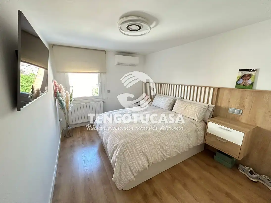 Bedroom of Flat for sale in Madrid  with Air Conditioner, Heating and Furnished