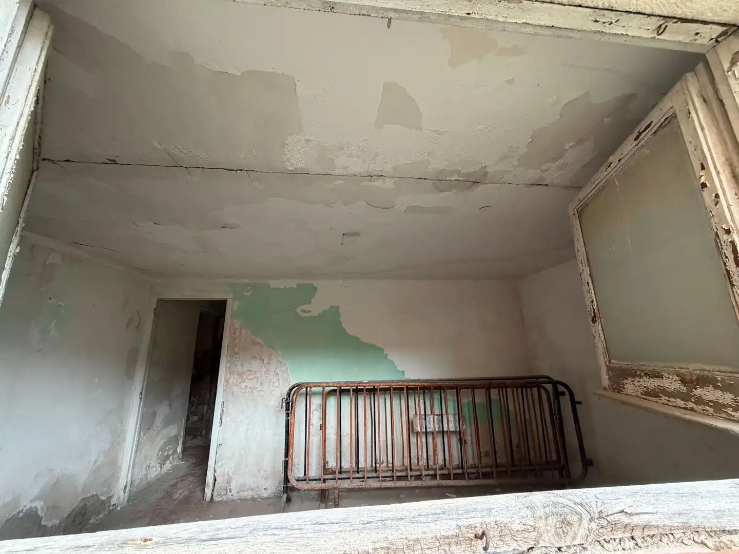 Habitación de Casa adosada en venta en Nucli Urbà  