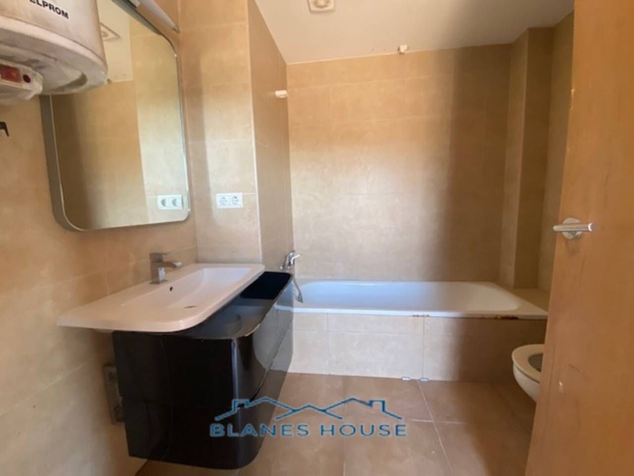 Bathroom of Flat for sale in Blanes  with Parquet flooring and Terrace