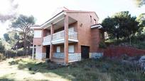 Vista exterior de Casa o xalet en venda en San Martín de Valdeiglesias amb Calefacció, Jardí privat i Traster