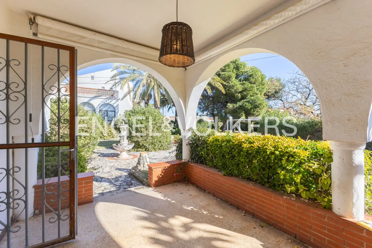 Vista exterior de Casa o xalet en venda en Vinaròs amb Calefacció, Jardí privat i Terrassa