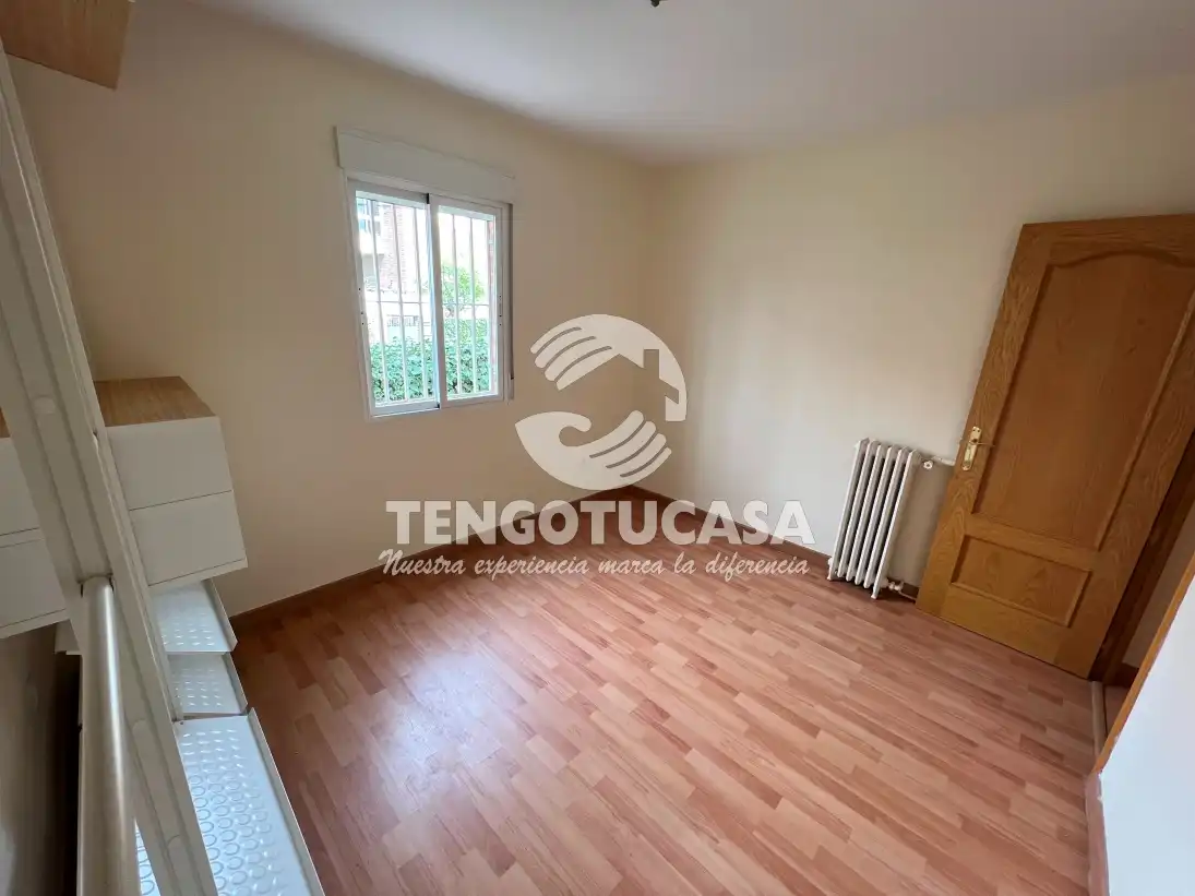 Dormitori de Pis en venda en Madrid amb Calefacció, Parquet i Terrassa