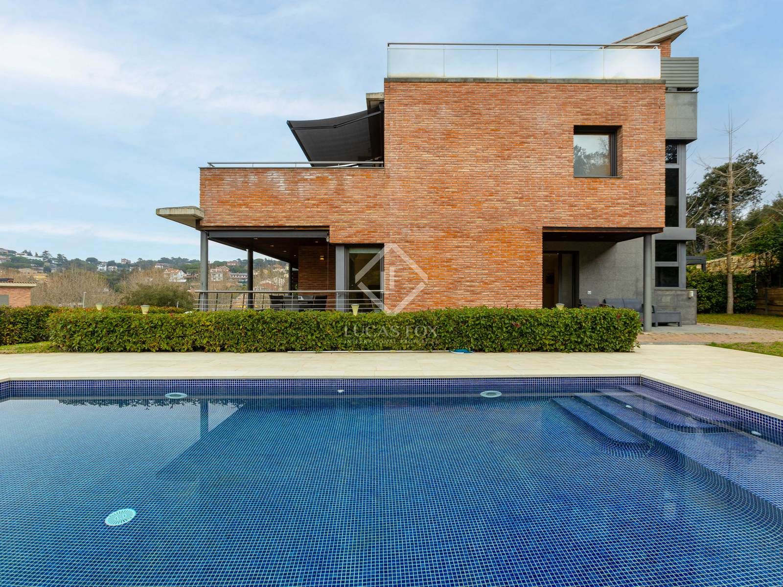 Vista exterior de Casa o xalet en venda en Vallromanes amb Aire condicionat, Calefacció i Jardí privat