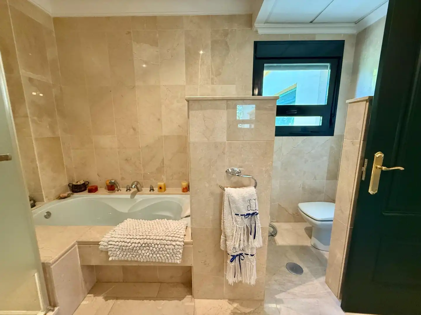 Baño de Casa o chalet en venta en Gelves con Aire acondicionado, Jardín privado y Terraza