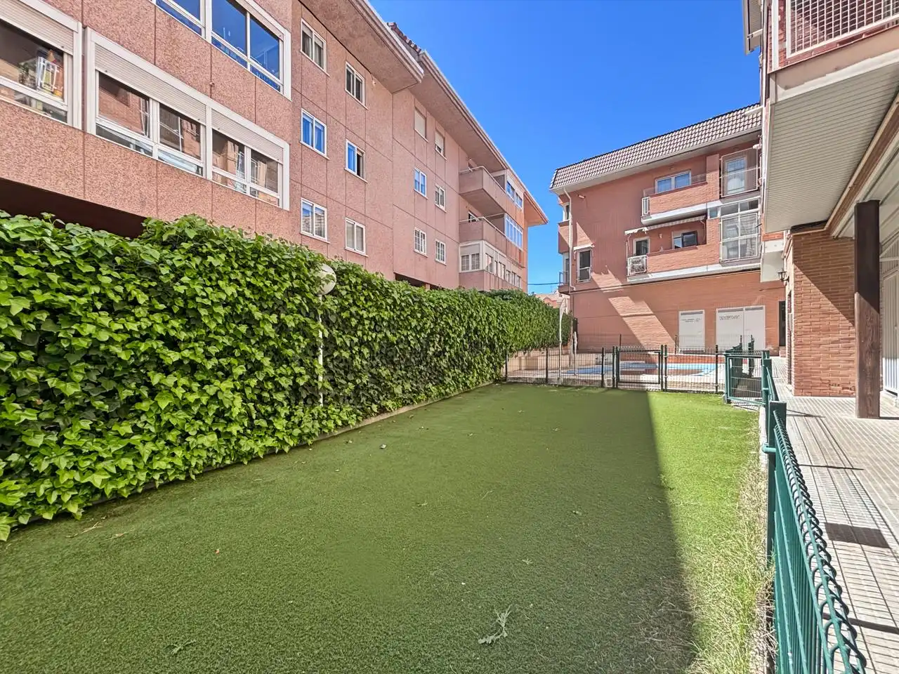 Vista exterior de Dúplex en venta en Galapagar con Calefacción y Terraza