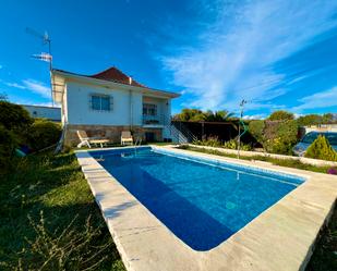 Piscina de Casa o xalet en venda en Galápagos amb Terrassa, Piscina i Balcó