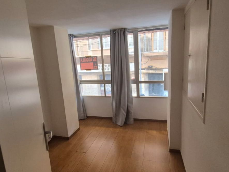 Oficina de lloguer a Carrer de Cecili Metel, Plaça dels Patins