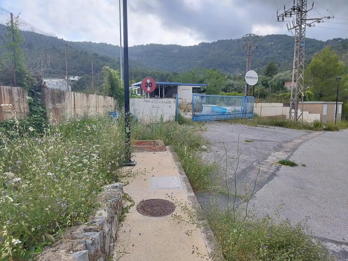 Fabrikhallen zum Verkauf in Llucena / Lucena del Cid