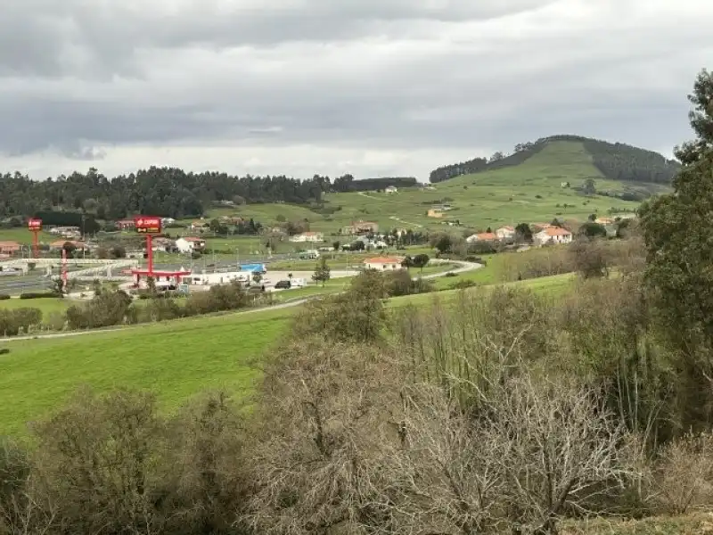 Vista exterior de Casa o chalet en venta en Miengo con Calefacción y Trastero