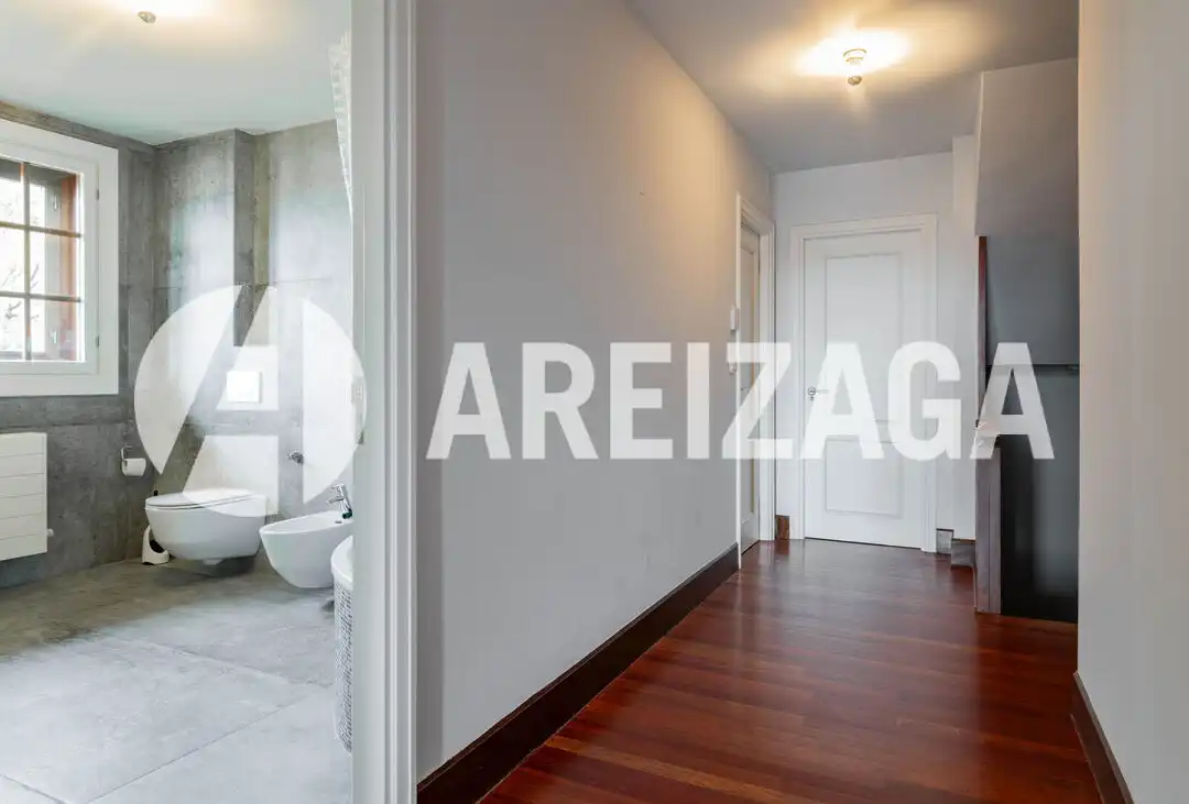 Piso en venta en Donostia - San Sebastián  con Calefacción, Terraza y Trastero