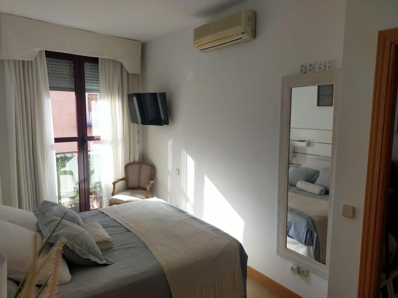 Bedroom of Flat to rent in  Madrid Capital  with Air Conditioner, Terrace and Furnished