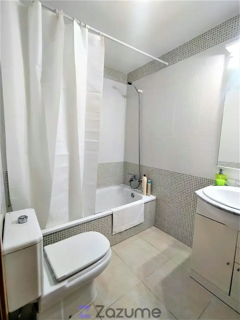 Baño de Piso de alquiler en Camarles con Aire acondicionado, Piscina y Amueblado