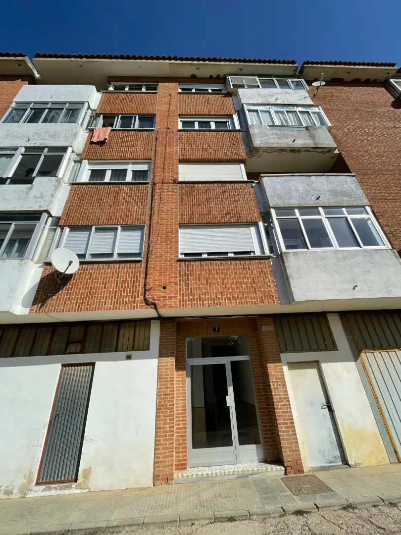 Außenansicht von Wohnung zum Verkauf in Monzón de Campos mit Heizung und Abstellraum