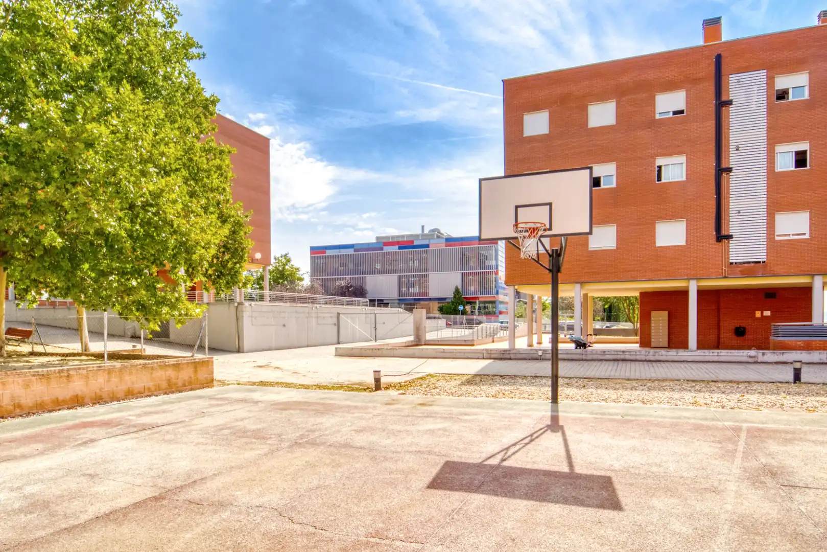 Vista exterior de Pis en venda en Rivas-Vaciamadrid amb Traster i Piscina comunitària