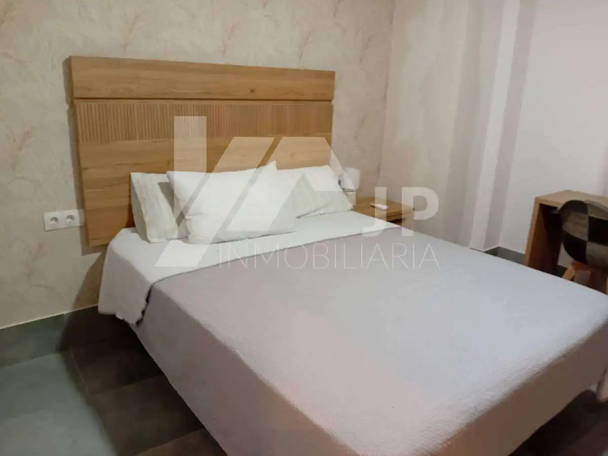 Bedroom of Flat for rent in Granada  with Air Conditioner, Heating and Parquet flooring