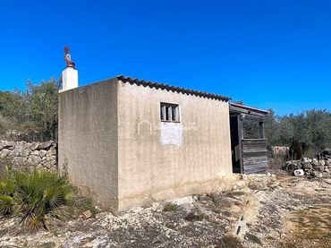 Terrain rustique à vendre à Calobres