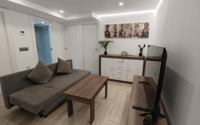 Sala d'estar de Pis en venda en  Valencia Capital amb Aire condicionat, Parquet i Moblat