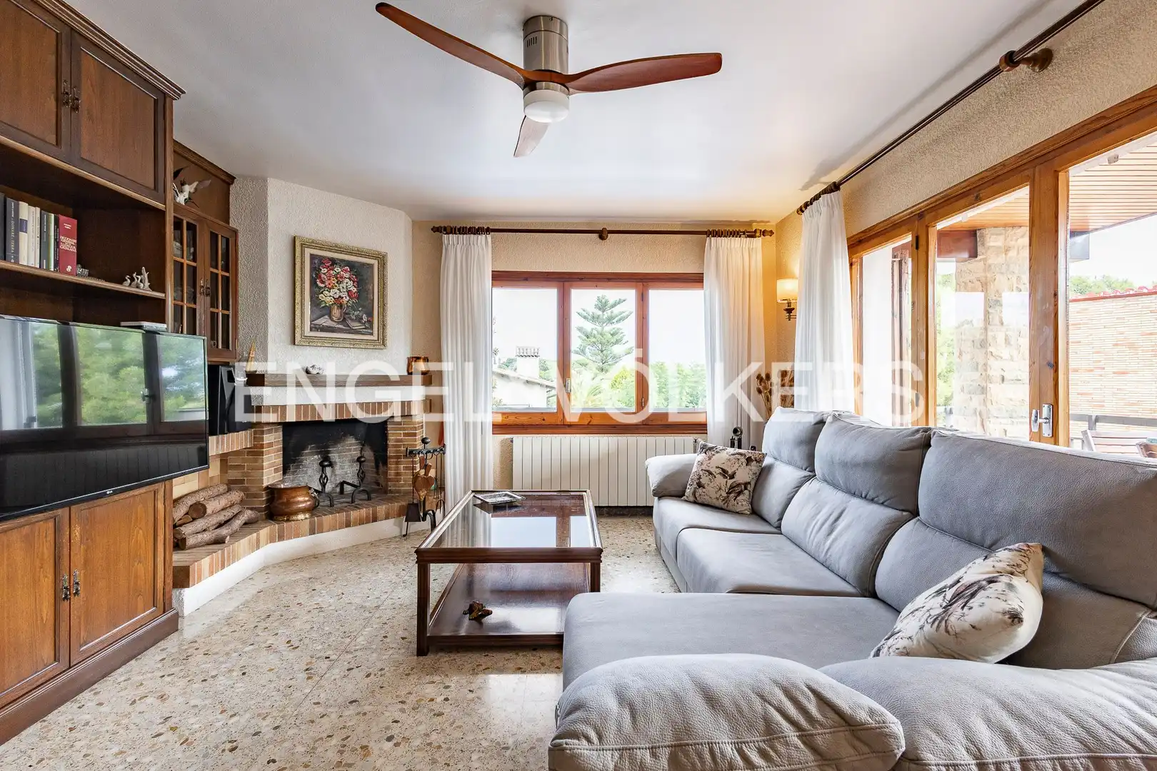 Sala de estar de Casa o chalet en venta en Vilanova i la Geltrú con Aire acondicionado, Calefacción y Jardín privado