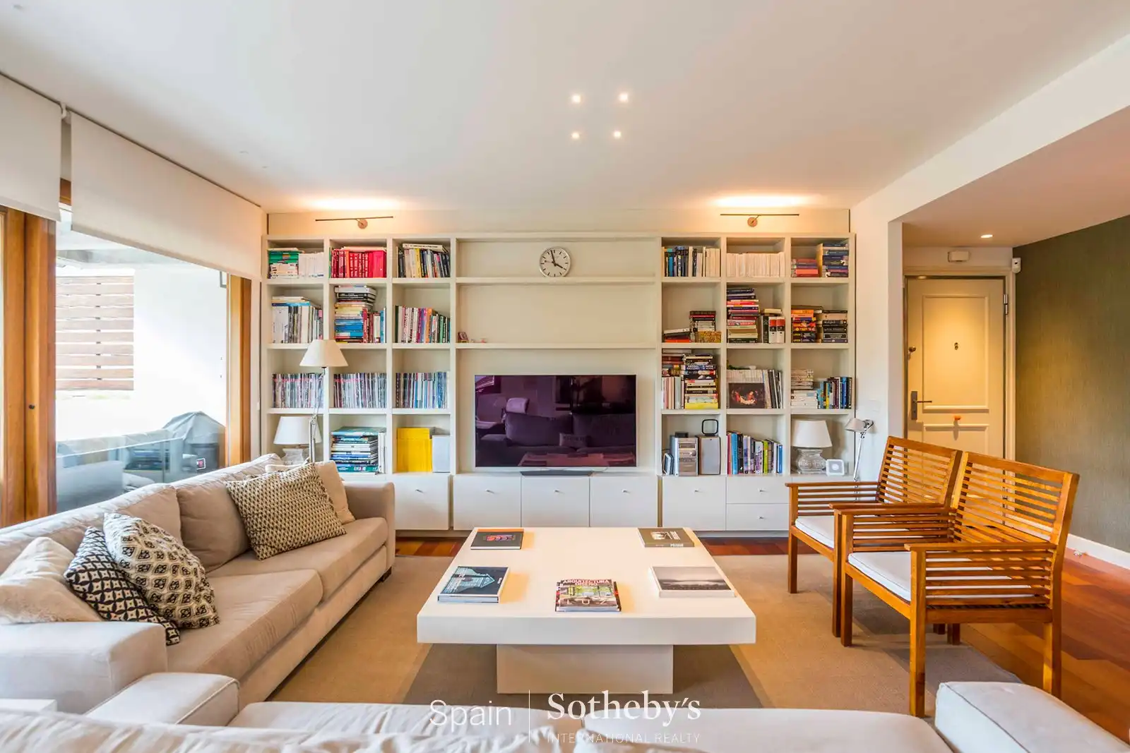 Sala d'estar de Apartament en venda en La Moraleja amb Aire condicionat, Calefacció i Terrassa