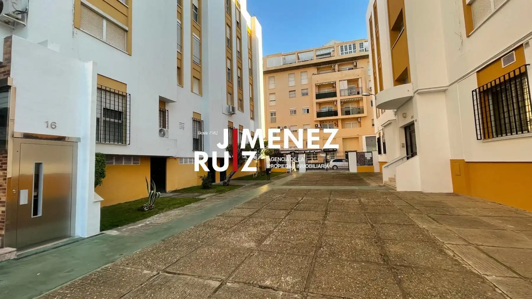 Vista exterior de Trastero en venta en El Puerto de Santa María