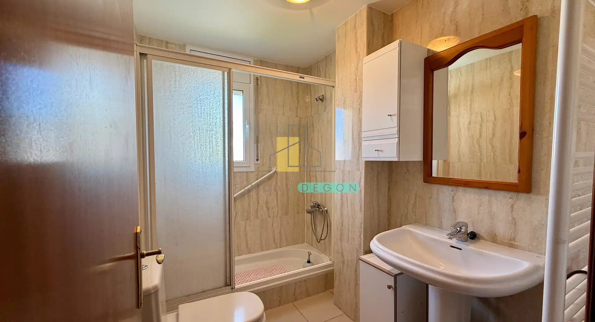 Baño de Apartamento en venta en Empuriabrava con Calefacción, Terraza y Amueblado