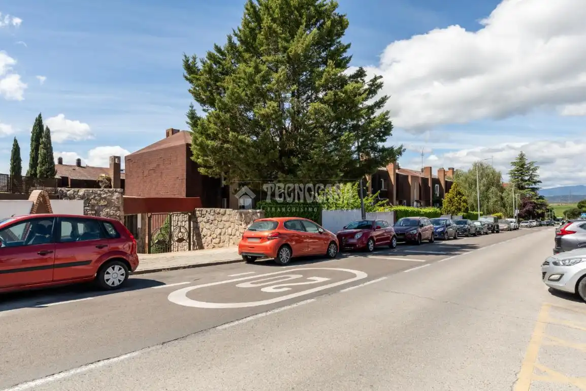 Vista exterior de Casa adosada en venta en Las Rozas de Madrid con Aire acondicionado, Calefacción y Terraza