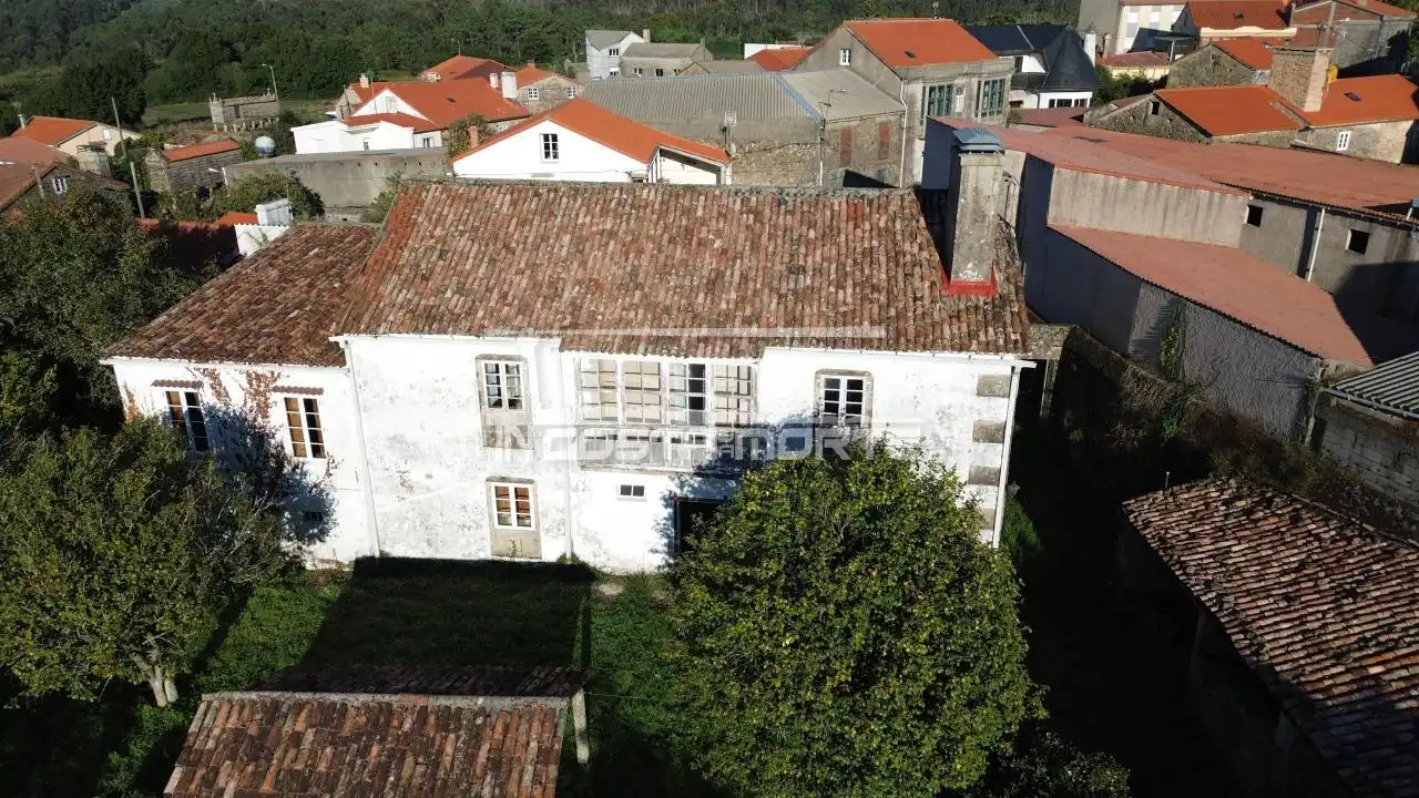 Casa amb jardí en venda a Lg. Quintans