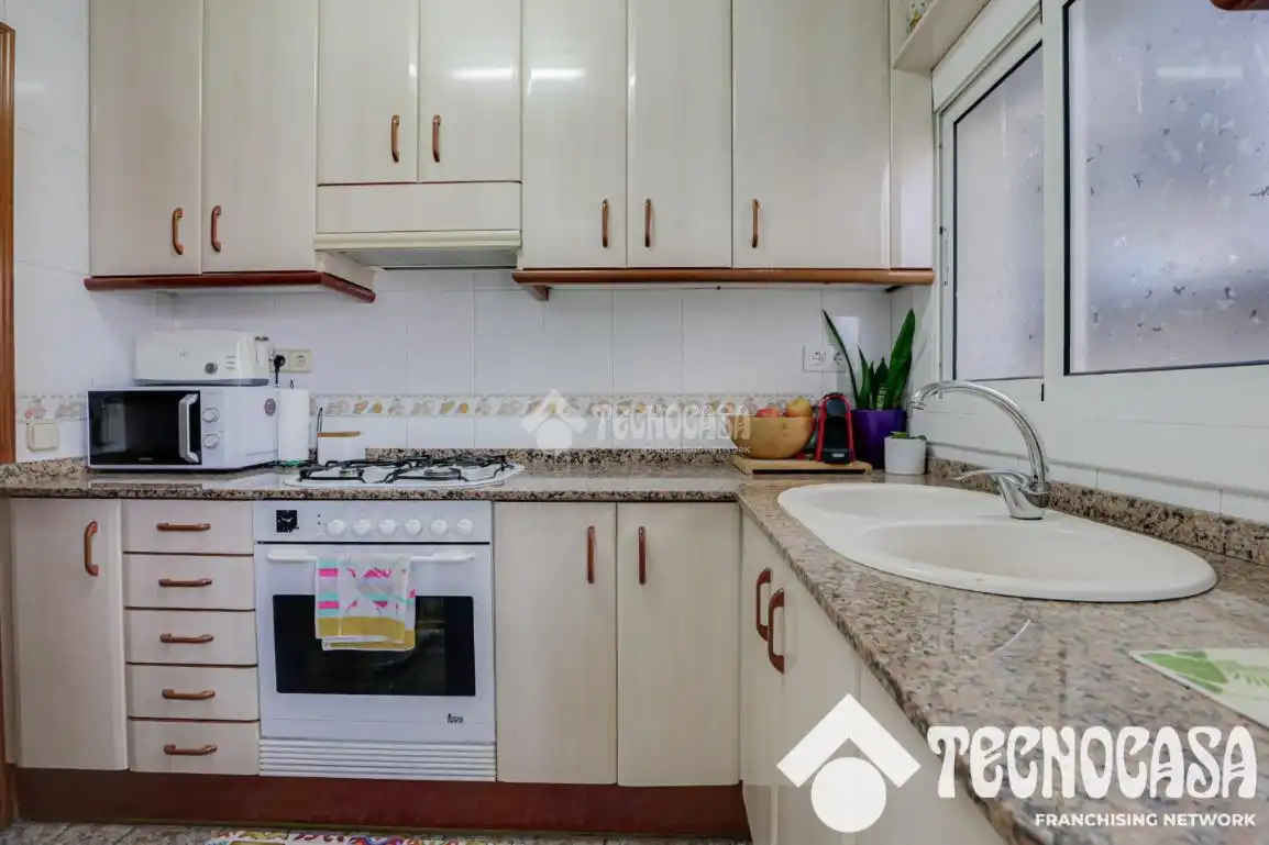 Kitchen of Flat for sale in Santa Coloma de Gramenet  with Air Conditioner, Heating and Balcony