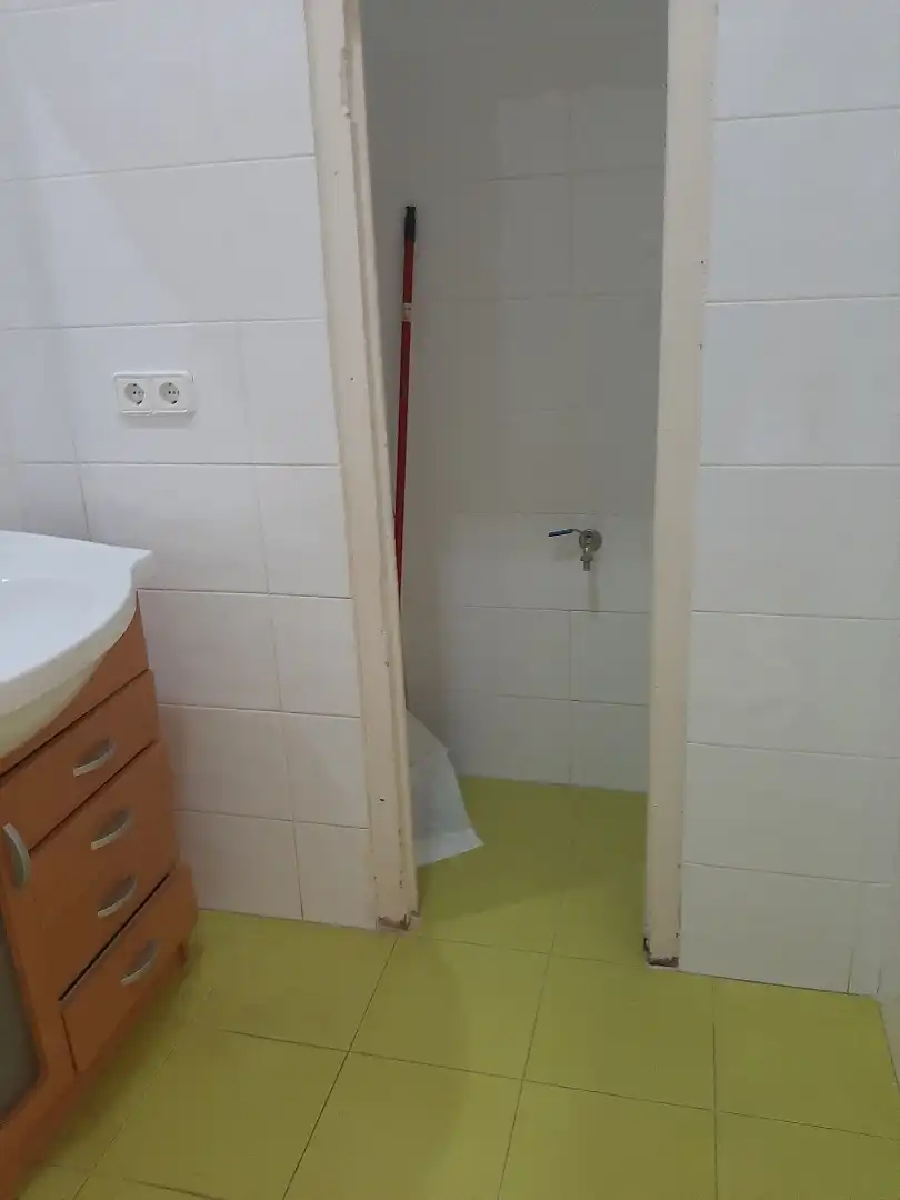Baño de Local en venta en Valencia con Aire acondicionado, Terraza y Amueblado