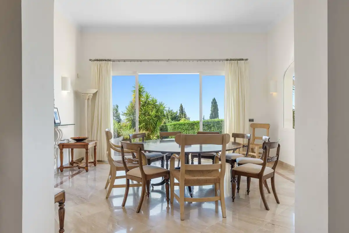 Menjador de Casa o xalet en venda en Benahavís amb Aire condicionat, Jardí privat i Terrassa