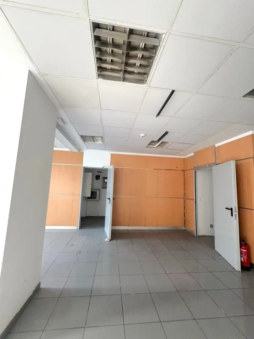 Local comercial en venda a Calle San Mames 1 24007 Leon, imagen 2