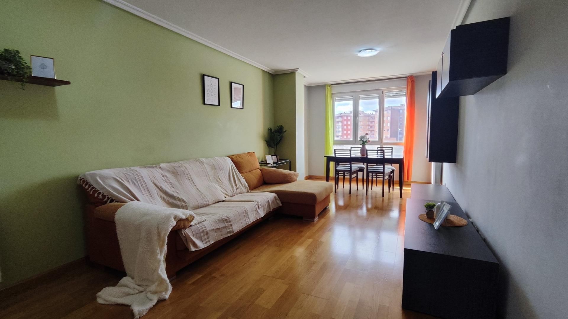 Sala d'estar de Apartament en venda en San Andrés del Rabanedo amb Calefacció i Terrassa